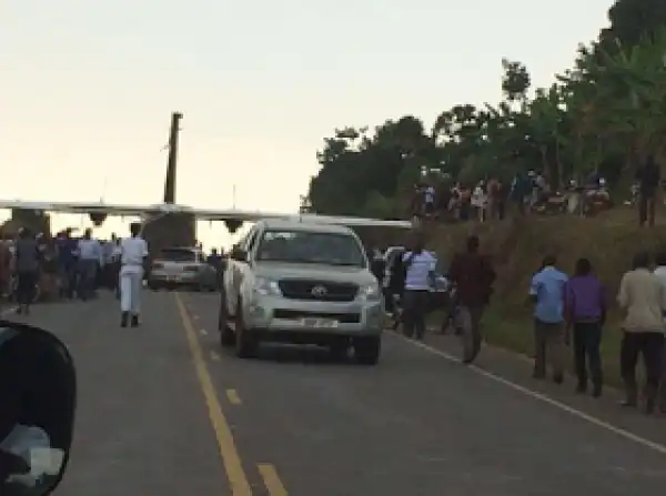 Photos: Aircraft Carrying US Soldiers Make Emergency Landing On A Highway In Uganda